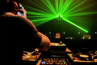 File:DJ-Disc jockey-Deejay-Nick Rappicioli-Discothèque-Laser-1580.jpg