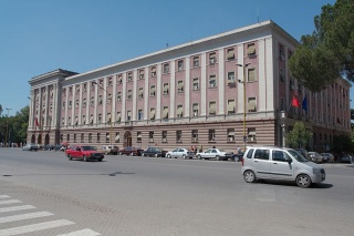 File:Parlement de l'Albanie.jpg