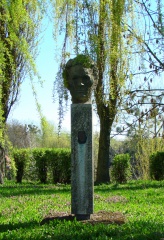 File:Sculpture Marie Curie - Police (Pologne).JPG