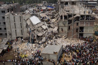 File:Effondrement d'un immeuble à Savar en 2013.jpg