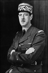 File:Charles de Gaulle, vers 1942.jpg