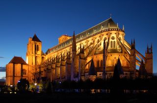 File:Kathedrale Bourges v2.jpg