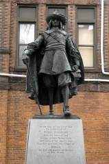 File:Pieter Stuyvesant statue-34.jpg