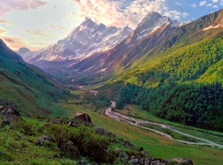 File:Vallée de Har Ki Dun.jpg