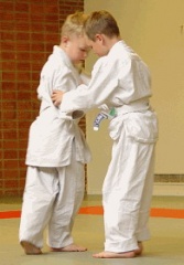 File:Judo enfants s'entraînant.jpg