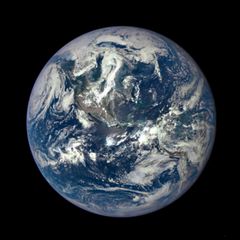 File:Nasa-Terre-2015 scalewidth 714.jpg