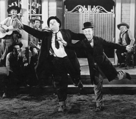 File:Laurel-et-Hardy-au-Far-West (1937).jpg