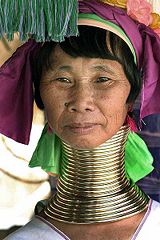 File:Kayan-Karen-Padaung-Femme girafe.jpg