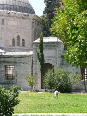 File:Süleymaniye, cimetière (entrée nord)-6226.jpg