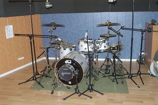 File:800px-Bateria.jpg