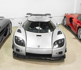 File:Koenigsegg CCXR Trevita - Vue de devant.jpg