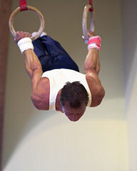 File:Gymnaste-Gymnastique-Anneaux-Force-Muscles-2890.jpg