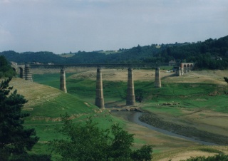 File:Viaduc du Ribeyres.jpg