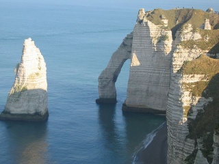 File:Falaises en craie à Étretat (France).jpg