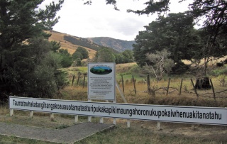 File:Taumatawhakatangihangakoauauotamateaturipukakapikimaungahoronukupokaiwhenuakitanatahu.jpg