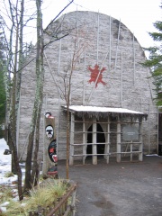 File:Exterieur Maison-longue.jpg