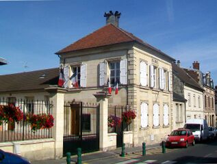 File:City hall of Rantigny (France).jpg
