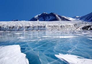 File:Lac Fryxell Antarctique.jpg