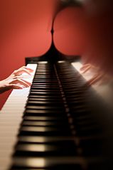 File:Piano-5973.jpg