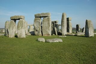 File:1200px-Stonehenge - tarda.jpg