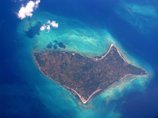File:Maniwaya - Tropical Island-6210.jpg