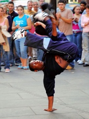 File:Danseur de rue.jpg