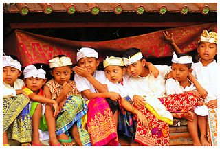 File:Enfants de Bali-Indonésie-2389.jpg