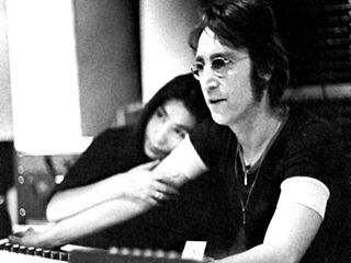 File:John lennon-7377.jpg