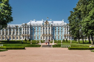 File:Palais Catherine Pouchkine (Pouchkinski), Saint-Pétersbourg.jpg