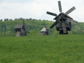 File:Moulin à vent Ukraine.jpg