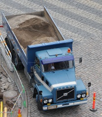 File:Camion benne Volvo N1226.jpg