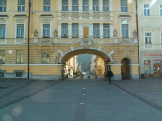 File:Arc surbaissé Slovaquie.jpg