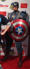 File:Cosplayeur en Captain America à New York.jpg