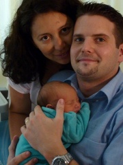 File:Bébé-Bebe-Parents-Naissance.jpg