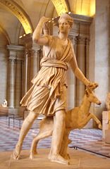 File:Diane de Versailles-Leochares.jpg
