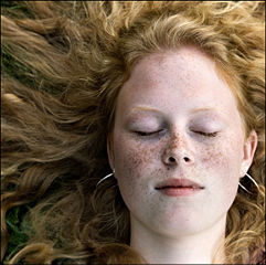 File:Sommeil-Dormir-Taches de rousseur-6832.jpg