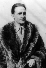 File:Marcel Duchamp.jpg