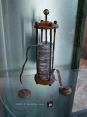 File:Pile voltaique-6708.jpg