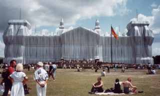 File:Christo reichstag.jpg