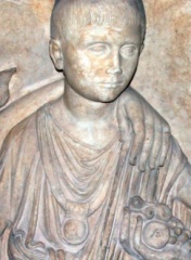 File:Roman boy wearing bulla.jpg