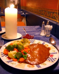 File:Rôti de renne - Cuisine norvégienne.jpg