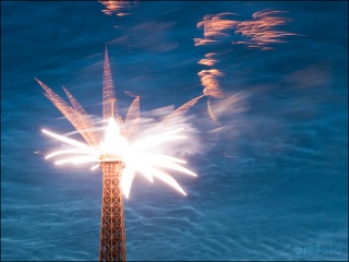 File:Eiffel Tower Fireworks, 14th July 2009-166.jpg