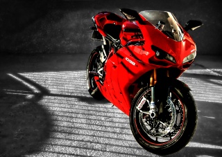 File:Moto ducati 1098-596.jpg