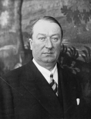 Ettore Bugatti (1932).jpg
