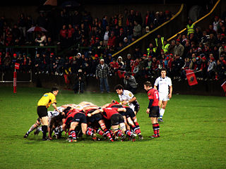 File:Rugby Mélée-6334.jpg