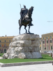File:La statue de Skanderberg.jpg