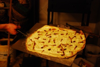 File:Flammekueche Tarte-flambée Alsace-2747.jpg
