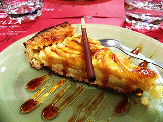 File:Tarte aux pommes et à la frangipane.JPG