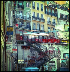 File:Rue de Lisbonne-2428.jpg