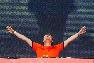 File:Armin Van Buuren en concert après le match Pays-Bas contre Allemagne en coupe d'Europe 2012-7811.jpg